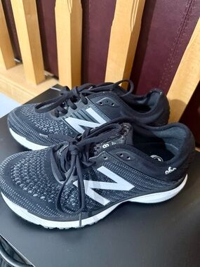 Excellent Condition New Balance 860v10 Performance Runners size W8